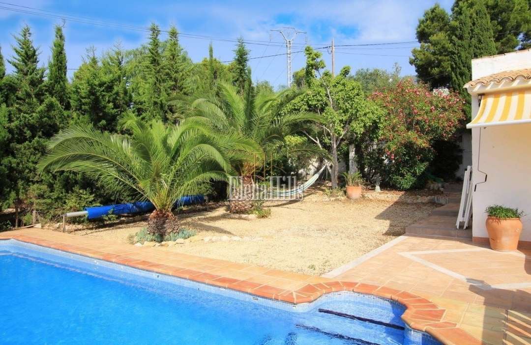 Se vende acogedora villa rústica en Altea (Alicante), urbanización